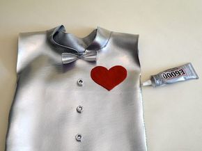 How to Make a Tin Man Costume (with Pictures) | eHow Diy Tin Man Costume, Tin Man Halloween Costume, Wizard Of Oz Costumes Diy, Fantasia Diy, Tin Man Costume, Diy Costumes Men, Tin Man Costumes, Easy Diy Costumes, Hallowen Costume