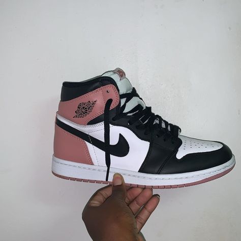 Custom Jordan 1 High Womens, Pink Jordan 1 Outfit Women, Jordan 1 Rust Pink, Air Jordan 1 Rust Pink, Pink Air Jordan 1, Pink Air Jordan, Jordan Rose, Air Jordan 1 Outfit Women, High Top Jordans