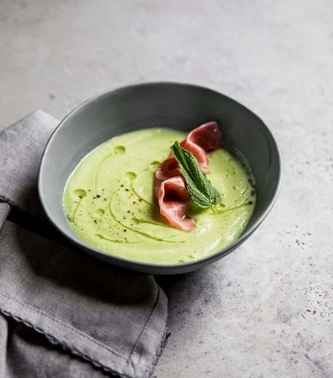 Avocado Melon Gazpacho with Prosciutto - Wholesomelicious Avocado Gazpacho, Melon Gazpacho, Gazpacho Recipe, Chilled Soup, Summer Soup, Summer Appetizer, Summer Dishes, Delicious Vegetables, Easy Soups