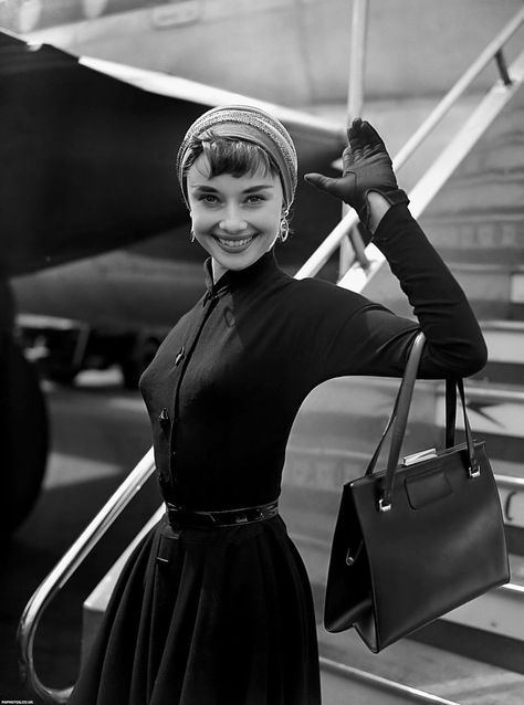 Audrey Hepburn Outfit, Aubrey Hepburn, Audrey Hepburn Photos, Gamine Style, Audrey Hepburn Style, Hepburn Style, Heathrow Airport, Runners World, Marlene Dietrich