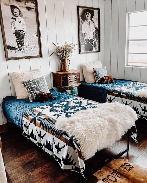 COWGIRL Magazine’s Instagram post: “Dreaming in Pendleton...💙 Photo and room by: @racheljoihome . . . . #iamcowgirl #cowgirl #cowgirlmagazine #cowgirls #cowgirlfashion…” Western Boys Room, Western Home Decor Bedroom, Cowboy Room, Western Bedrooms, Ranch House Decor, Western Bedroom Decor, Western Rooms, Western Bedroom, Plans Architecture