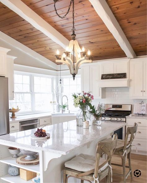 white kitchen with natural wood ceiling and painted beams Wood Plank Ceiling, White Beams, Spring Kitchen, Kitchen Decorating Ideas, Casa Country, White Appliances, Wood Ceiling, Kitchen White, Design Your Kitchen