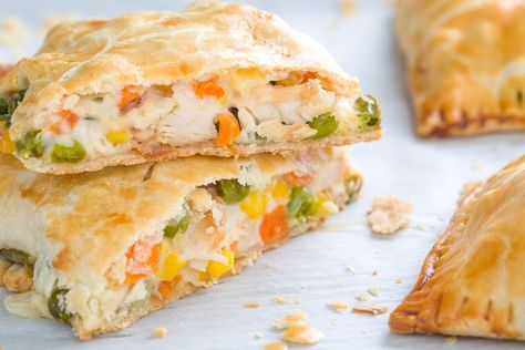 Chicken Pot Pie Homemade "Hot Pockets"Delish Breakfast For Dinner Ideas, Dinner Pie, Hot Pocket Recipes, Homemade Hot Pockets, Dinner Pies, Homemade Chicken Pot Pie, Vegetable Pie, Hot Pockets, Pot Pies Recipes