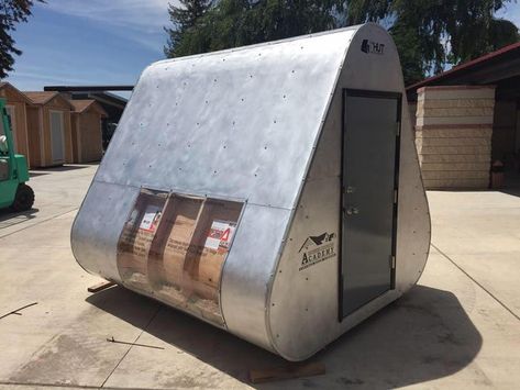 High-Schoolers Designed $3,000 Shelters for the Homeless Homeless Ideas, Homeless Shelter Ideas, Homeless Shelter Design, Homeless Housing, Sleeping Pods, Portable Shelter, Pod House, Shelter Design, Tiny House Trailer