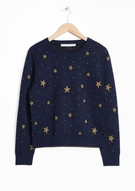 This Christmas jumper is a subtle nod to the star of Bethlehem. Who says fashion can't do the nativity? Sweatshirt Dress Outfit, Le Happy, Mia 3, Jacquard Sweater, Grunge Look, 90s Grunge, Mode Hijab, Mode Inspo, Coraline