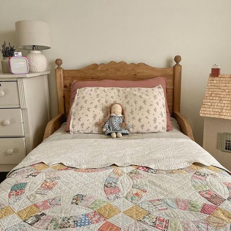 Kids Vintage Bedroom, Whimsical Childrens Room, Cottage Core Toddler Room, Vintage Toddler Girl Room, Cottagecore Kids Room, Children’s Room, Vintage Kids Rooms, Cottage Kids Bedroom, Childrens Room Ideas