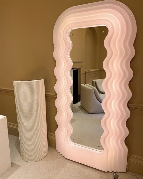 Ultrafragola Mirror, Squiggle Mirror, Wavy Mirror, Retro Mirror, Neon Lamp, Hot Makeup, White Mirror, Led Vanity, Acrylic Frames