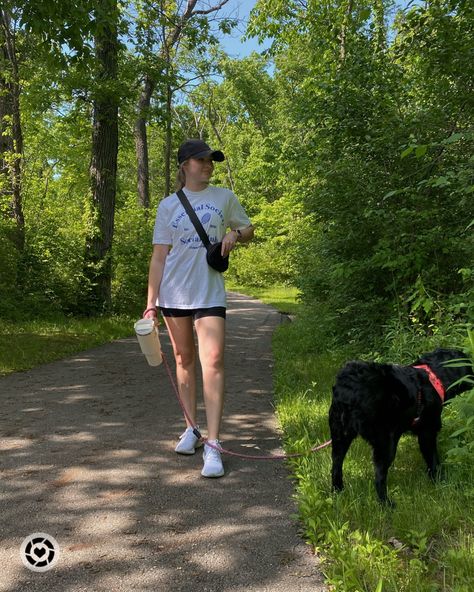 Summer Dog Walking Outfit, Dog Walking Outfit Summer, Black Athletic Shorts Outfit, Dog Walk Outfit, Dog Park Outfit, Hike Outfit Summer, Running Shorts Outfit, Athletic Shorts Outfit, Lululemon Athleisure