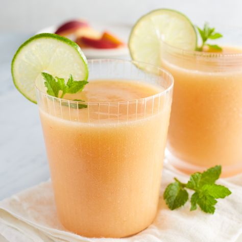 White Peach Margarita Peach Margarita Recipe, Creamy Key Lime Pie, Avocado Margarita, Frozen Mango Margarita, Blueberry Margarita, Homemade Margaritas, Frozen Limeade, Peach Margarita, Coconut Margarita