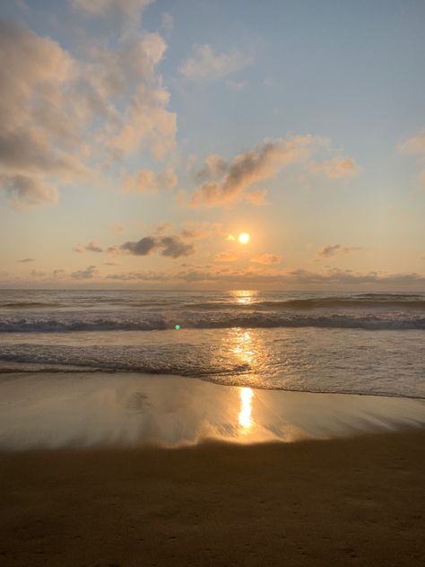 Oregon Coast Sunset, Oregon Coast Aesthetic, Sunset Aesthetic Beach, Oregon Beaches, Sunset Aesthetic, Ocean Sunset, Aesthetic Beach, Free Life, Summer Bucket Lists