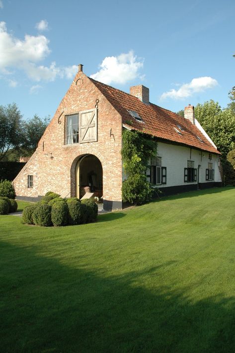 Residence MF - Stephane Boens Brick Cladding, Barn Renovation, Belgian Style, Cottage Style Homes, Casas Coloniales, Architecture Exterior, English Cottage, House Goals, Brick House