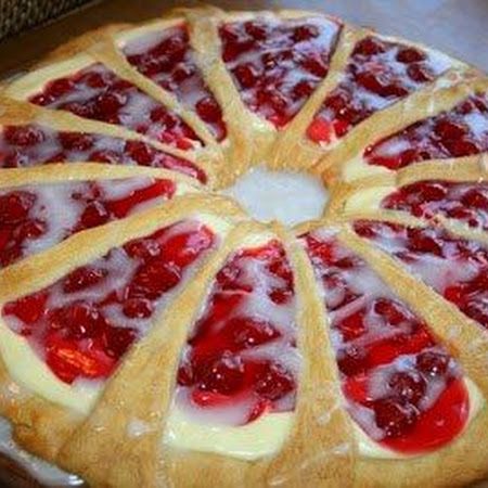 Cherry Cheese Coffee Cake...uses crescent rolls, cream ch, canned cherry pie filling Cheese Coffee Cake, Cream Cheese Coffee Cake, Cream Cheese Crescent Rolls, Pampered Chef Recipes, Cherry Cheesecake, Cake Walk, Coffee Cake Recipes, Funnel Cake, Cherry Pie Filling