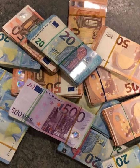 Euro Banknotes, Imperiul Roman, Money Vision Board, Fake Money, Money Stacks, Money Pictures, Money On My Mind, Money Talks, Success Affirmations