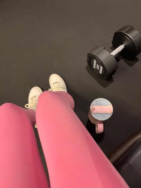 Light Pink Workout Aesthetic, Pink Work Out Aesthetic, Hot Pink Gym Aesthetic, Exercise Aesthetic Pink, Gym Aesthetic Pink, Workout Aesthetic Pink, Pink Gym Aesthetic, Pink Gym, Gym Fit