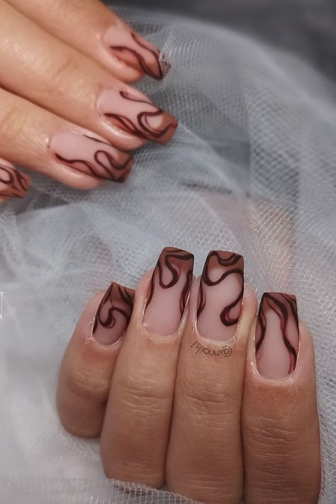 Autumn nails, brown nails, autumn 2023, nails, unhas, french tip, french nails, brown french with lines, coffin Autumn French Tip Nails Coffin, Maroon And Brown Nails, French Autumn Nails, Brown And Red Nails, French Nails Brown, Autumn Nails Brown, Nails Brown French, Black French Nails, Brown French