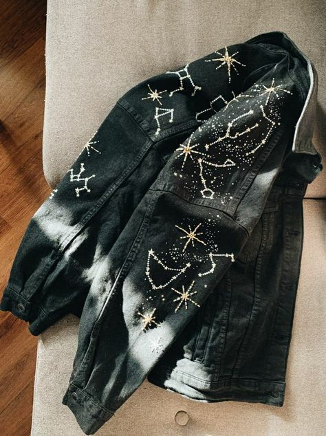 Detail Couture, Modest Prom, Diy Vetement, Dresses Modest, Painted Denim, Painted Clothes, Jeans Diy, 자수 디자인, Dresses 2020