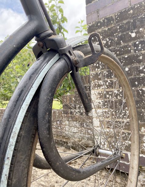 Steampunk Bike, Gas Powered Bicycle, Fork Design, Wooden Bicycle, Powered Bicycle, Antique Bicycles, Bicycle Workout, Bicycle Pedals, Old Bicycle