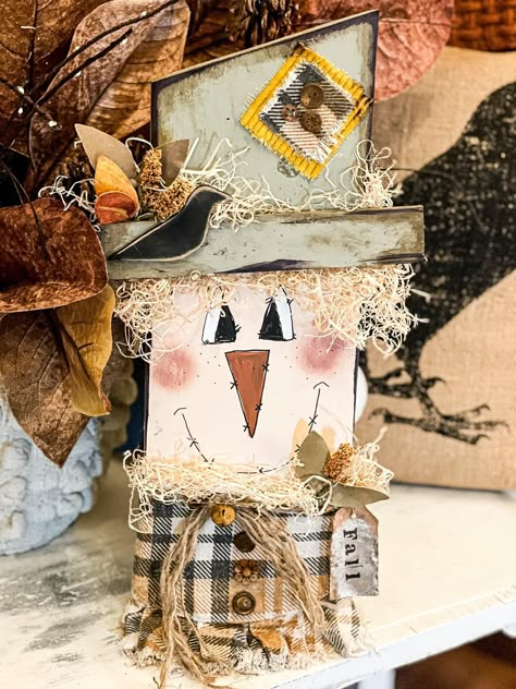 Block Scarecrow, Wood Scarecrow, 2x4 Crafts, Diy Scarecrow, Scarecrow Crafts, Fall Wood Crafts, Halloween Wood Crafts, Fall Deco, Fall Projects