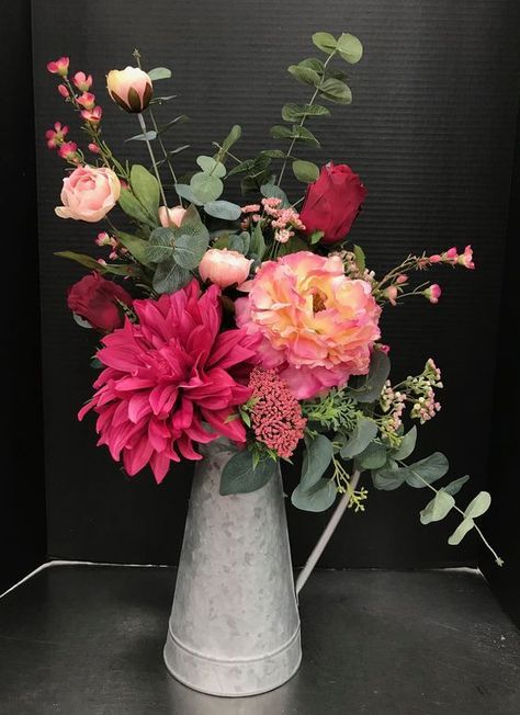 Flower vase, vase arrangement, home decor. Spring Flower Arrangements Centerpieces, Spring Flower Arrangements, Spring Floral Arrangements, Flower Vase Arrangements, Garden Types, Flower Arrangements Diy, Vase Arrangements, Silk Flower Arrangements, Beautiful Flower Arrangements