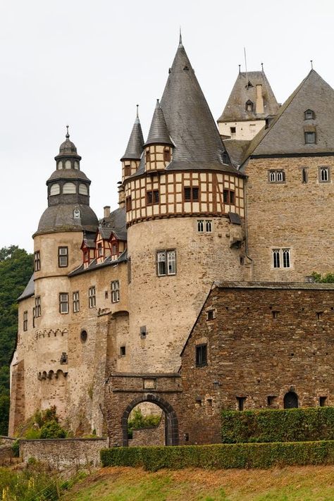 Eastern European Castles, Medieval Castle Layout, Medieval Environment, Castle Images, Tiny Glade, Castle Entrance, Germany Architecture, Castle Bavaria, Medieval Germany