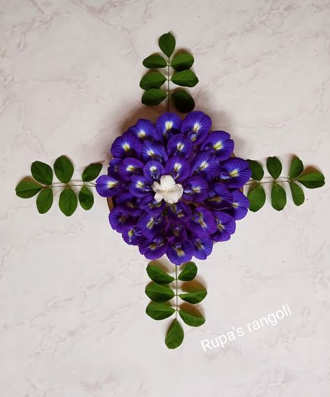 Real Flowers Rangoli, Real Flower Rangoli, Elementary Chemistry, Pookalam Design, Simple Flower Rangoli, Home Flower Decor, Rangoli Easy, Rangoli Simple, New Rangoli Designs