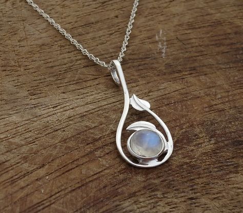 Moonstone Necklace Silver, Silver Boho Necklace, Delicate Silver Necklace, Jewelry Ad, Diy Jewelry Pendants, Boho Pendant Necklace, Blue Opal Earrings, Handmade Silver Jewellery, Moonstone Pendant Necklace