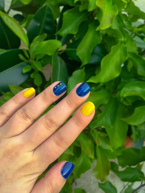 Blue And Yellow Short Nails, Blue White Yellow Nails, Blue And Yellow Manicure, Blue And Yellow Gel Nails, Blue And Yellow Nails Short, Boston Marathon Nails, Blue Yellow Nails Designs, Yellow And Navy Nails, Christmas Gifts Diy For Friends