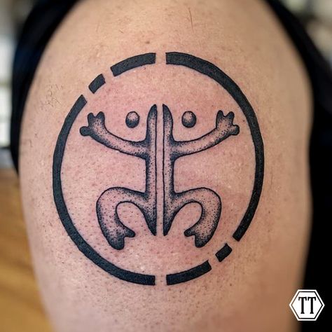 Coquí tattoo Follow @saramonster315 📸⁠ •⁠ •⁠ •⁠ •⁠ •⁠ •⁠ #tymeless #tymelesstattoo #tattoo #tattoos #tattooed #ink #inked #coloredtattoos #syracuse #bville #baldwinsville #upstateny #cny #oswego #newyork #sleeve Coqui Tattoo, Coqui Frog Tattoo, Puerto Rico Coqui Tattoo, Cemi Taino Tattoo, Puerto Rico Coqui, Taino Tattoos, Red Tattoos, Tattoo Flash Art, Flash Art