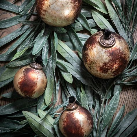 Set of 6 small marbled bauble , gold-coloured, So'home | La Redoute Contemporary Christmas Decor, Gold Baubles, Warm Color Schemes, Classic Christmas Tree, Rough Texture, Contemporary Christmas, Decorative Frame, Glass Bauble, Christmas Trends