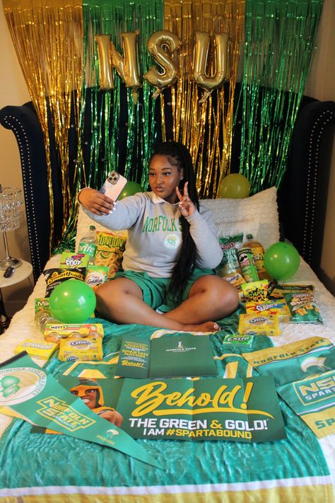 Hbcu Bed Party, College Decision Day Photoshoot, Decision Day College Pictures, Decision Day Outfit, Decision Pictures, College Decision Photoshoot, Decision Day Photoshoot, College Decision Day, College Signing Day