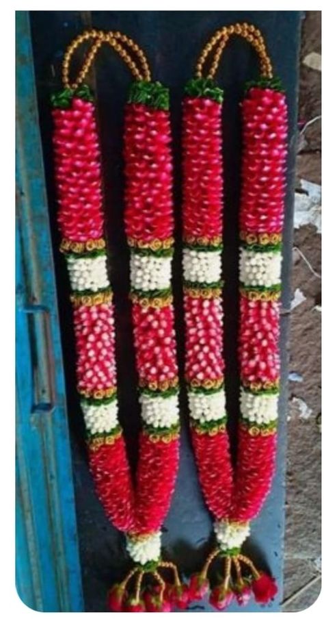 Marriage Poola Dandalu, Simple Wedding Garland, Wedding Varmala Indian Flower Garlands, Flower Malai Designs, Flowers Mala For Wedding, Pulla Dandalu For Marriage, Pelli Dandalu Latest, Malai Designs For Wedding, Marriage Dandalu