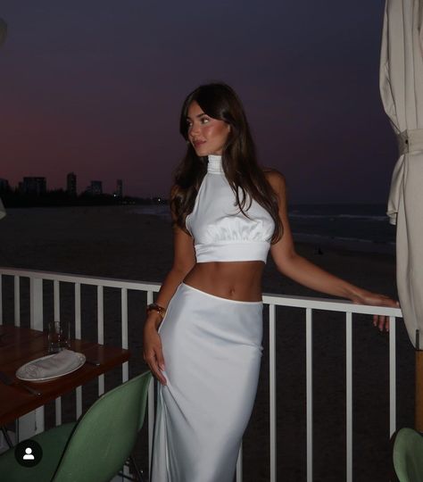 White Ibiza Outfit, Outfits Calor, Ibiza Outfit, Dress Pics, Night Girl, Look Clean, Coffee Friends, Ibiza Outfits, Summer Loving