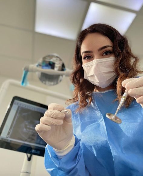 Doctor Photoshoot, Dental Pictures, Dental Photos, Dental Doctor, Female Dentist, Dental Aesthetics, Dental Photography, Medical Photography, Dental Hygiene School