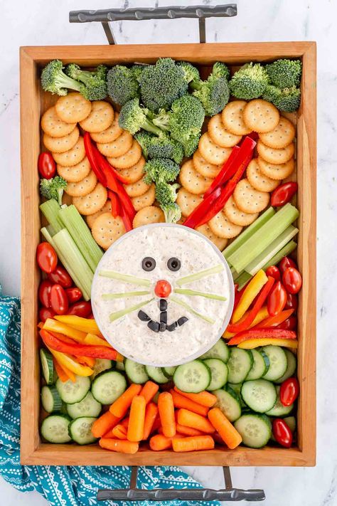 Easter Bunny Veggie Tray, Bunny Veggie Tray, Easter Vegetables Tray, Easter Vegetables, Easter Charcuterie, Easy Macaroni Salad, Easter Party Food, Easy Easter Treats, Best Macaroni Salad