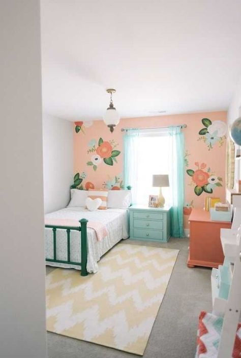 10 Tips to Make a Small Bedroom Look More Attractive - Matchness.com Small Kids Bed, Small Kids Bedroom, Kids Bedroom Storage, Small Bedroom Layout, Small Kids Room, Toddler Bedroom Girl, Diy Room Decor For Teens, Bedroom Layout, Toddler Bedrooms