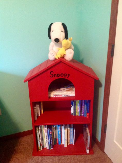 Snoopy bookshelf that my dad made for the baby shower. Quite the centerpiece of the nursery. Snoopy Bookshelf, Snoopy Baby Room, Ladybug Bedding, Snoopy Nursery, Snoopy Merchandise, Snoopy Classroom, Snoopy Baby Shower, Snoopy Blanket, Baby Boy Football