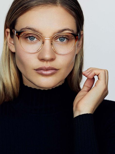 Trending Glasses Frames, Blonde With Glasses, Clear Round Glasses, Optical Glasses Women, Clear Eyeglass Frames, Glasses For Oval Faces, Glasses For Round Faces, Best Eyeglasses, Glasses Inspiration