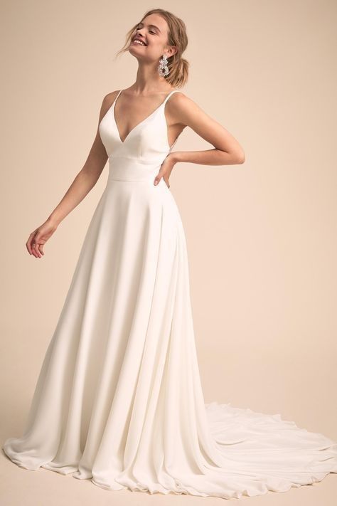 vestido de noiva clean, simples + acessórios Backless Wedding Dress Simple, Bhldn Wedding Dress, White Wedding Dress, Backless Wedding, Backless Wedding Dress, Satin Wedding, Wedding Dreams, Perfect Wedding Dress, Vow Renewal