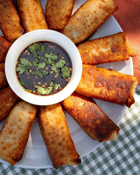 Tailgating with a twist. These Crispy Curry Sweet Potato Spring Rolls will surely impress your gameday guests. Issue 54 // Page 15 Recipe @auroraskitchenjax Photo @sidewaysphotography #edibleneflorida #tailgate #gameday Potato Spring Rolls, Spring Rolls, Sweet Potato, Potato, Rolls, Twist