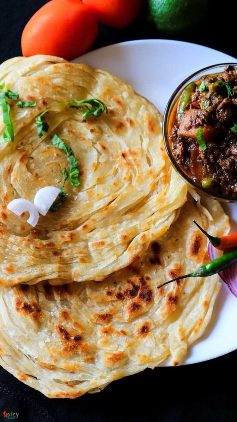 Porotta And Beef, Paratha Photography, Food Photography Ideas, Indian Fast Food, Indian Breads, Indian Food Photography, Amazing Food Photography, Indian Meal, Indian Flat Bread