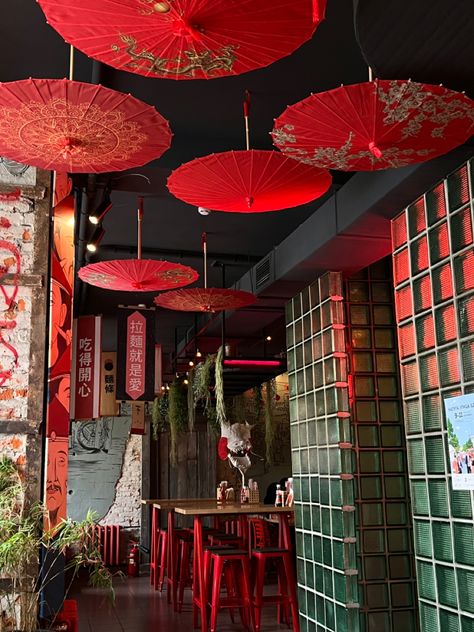 Dumpling Restaurant Interior, Japanese Cafe Aesthetic Interior, Chinese Restaurant Decor, Asian Fusion Restaurant Design, Traditional Japanese Cafe, Thai Style Interior, Asian Restaurant Aesthetic, Japanese Restaurant Aesthetic, Sushi Restaurant Design