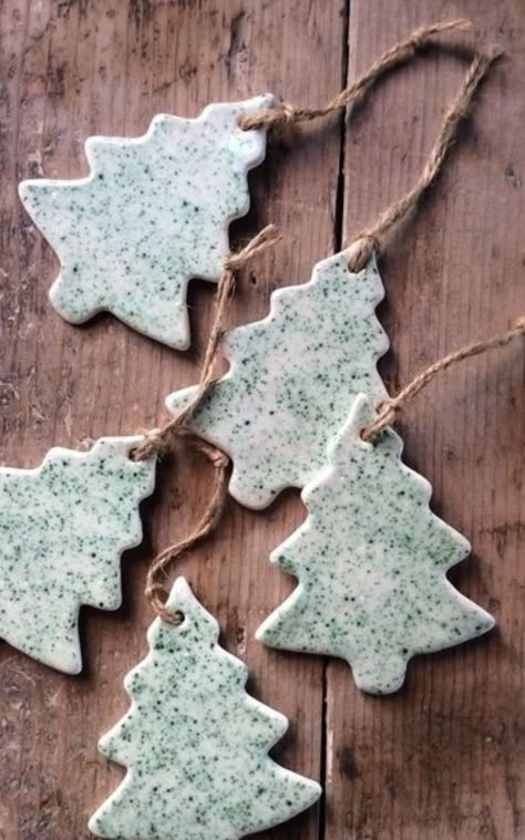 Clay Christmas Decorations, Ceramic Christmas Decorations, Pottery Ornaments, Ceramic Tree, Holiday Crafts Diy, Homemade Ornaments, Christmas Clay, Handmade Christmas Decorations, Handmade Christmas Gifts