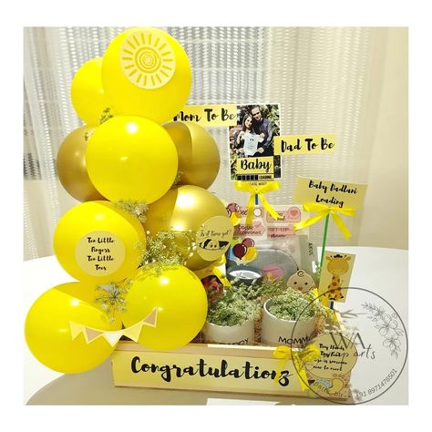 Baby Shower Tray Decoration, Baby Shower Gift Packing Ideas, Mom To Be Hamper Gift Ideas, Baby Shower Hamper Ideas, Baby Shower Hamper Gift Basket Ideas, Balloon Hamper, Decorating Trays, Gifts Hamper, Snack Tower