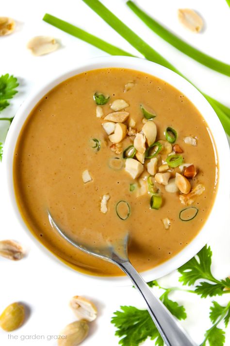 Vegan Peanut Sauce, Vegetarian Gourmet, Sauce For Vegetables, Garden Grazer, Spring Roll Sauce, Easy Peanut Sauce, Peanut Sauce Recipe, Thai Peanut Sauce, Peanut Noodles