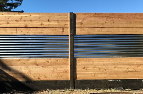 Tin And Wood Fence, Wood And Corrugated Metal Fence, Galvanized Fence Ideas, Backyard Garden Aesthetic, Wood And Metal Fence, Diy Fence Ideas, Pagar Modern, Corrugated Metal Fence, Farmhouse Backyard