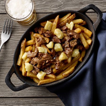 Roast Beef And Gravy, Beef And Gravy, Cheddar Cheese Curds, Poutine Recipe, Hormel Recipes, Sliced Roast Beef, French Fried Potatoes, Homemade Gravy, Shredded Beef