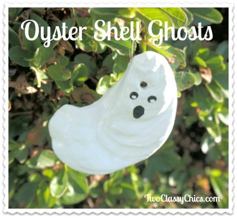 Halloween Craft Project: Painted Oyster Shell Ghosts Oyster Shell Crafts, Halloween Craft Projects, Seashell Projects, Ghost Diy, Ghosts Halloween, Shell Decorations, Seashell Painting, Paint Black, Shell Crafts Diy