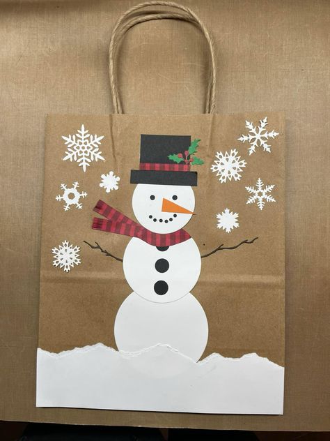 Xmas Bags Ideas, Christmas Paper Bag Crafts, Paper Bag Christmas Decorations, Diy Christmas Bags Ideas, Diy Gift Bag Decoration Ideas, Paper Bag Gift Ideas, Christmas Bag Decorating Ideas, Christmas Bag Ideas, Paper Bag Decoration