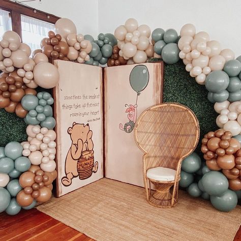 Crystal • Omaha Event Designer on Instagram: ““Sometimes the smallest things take up the most room in your heart” 🍯 #winniethepoohbabyshower #babyshower #balloongarland #tuftex…” Outdoors Themed Nursery, Baby Shower Balloon Arch, Baby Shower Themes Neutral, Winnie The Pooh Themes, Baby Boy 1st Birthday Party, Baby Shower Theme Decorations, Disney Baby Shower, Gender Reveal Party Decorations, Baby Boy 1st Birthday