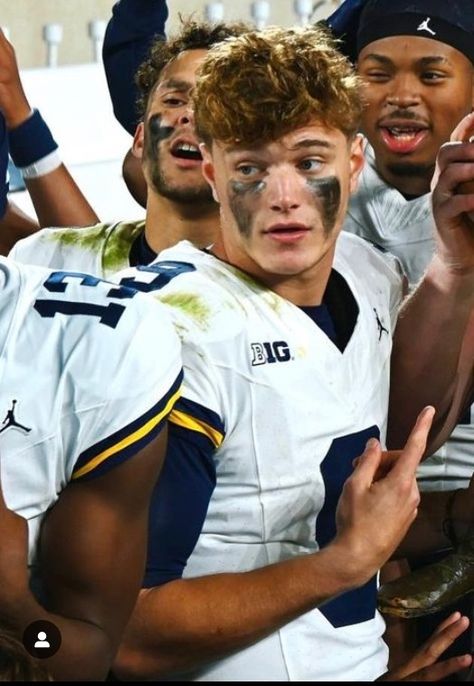 #GoBlue Jj Mccarthy, Mc Carthy, Cute Football Players, Michigan Wolverines Football, Hot Hockey Players, Michigan Football, Hottest Male Celebrities, Football Funny, Football Boys